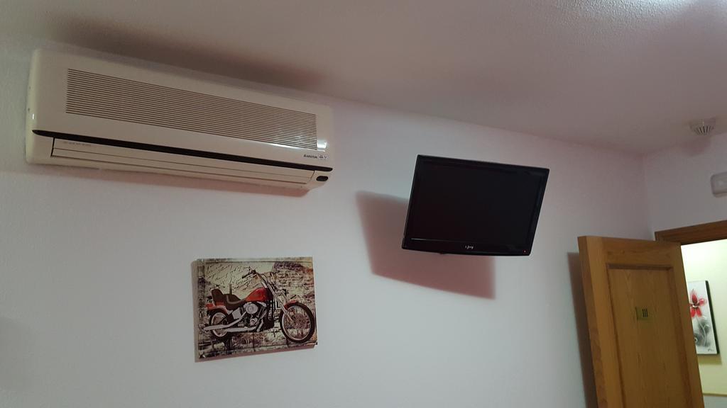Hostal El Parque San Martín de la Vega Екстериор снимка