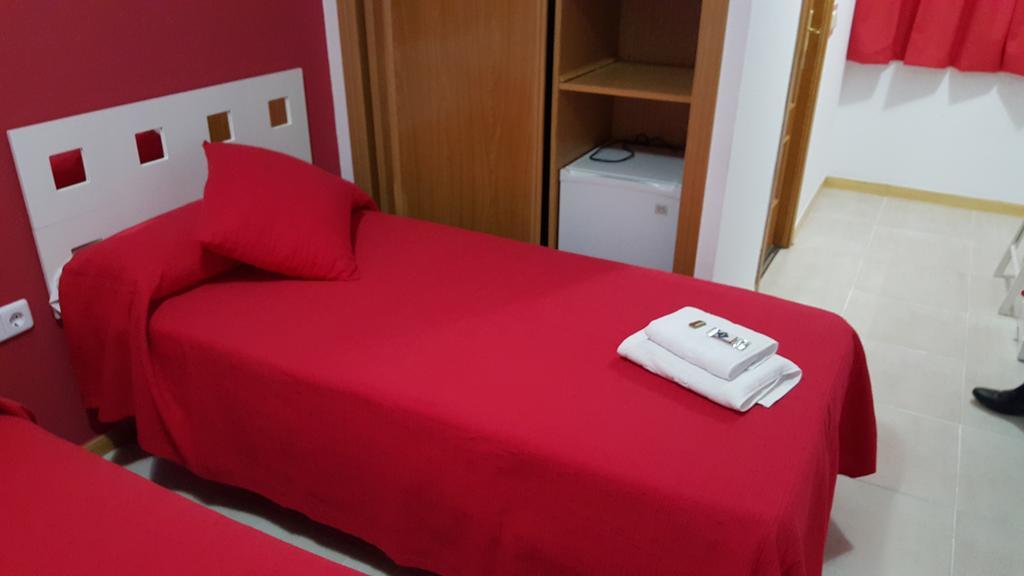 Hostal El Parque San Martín de la Vega Екстериор снимка