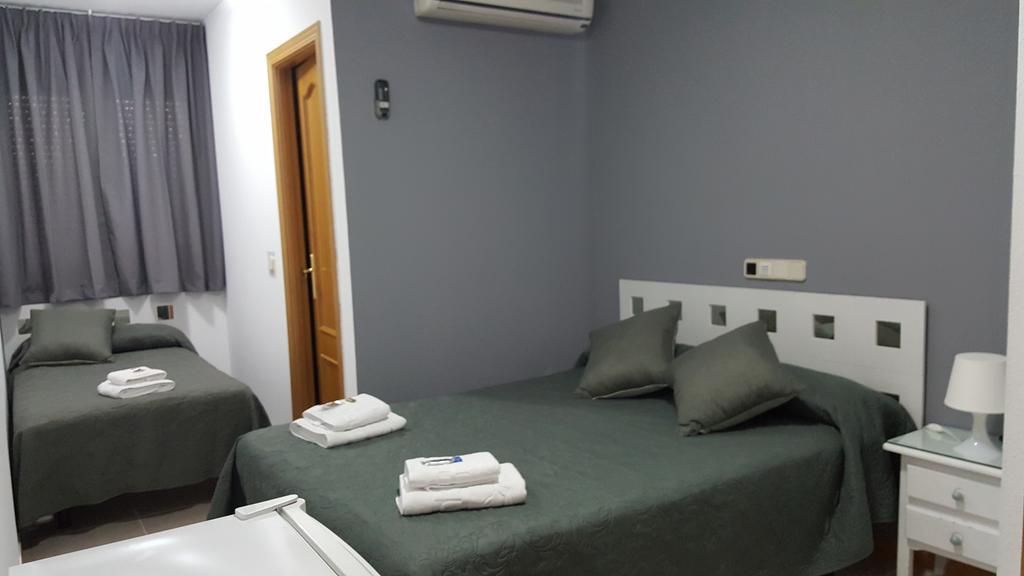 Hostal El Parque San Martín de la Vega Екстериор снимка