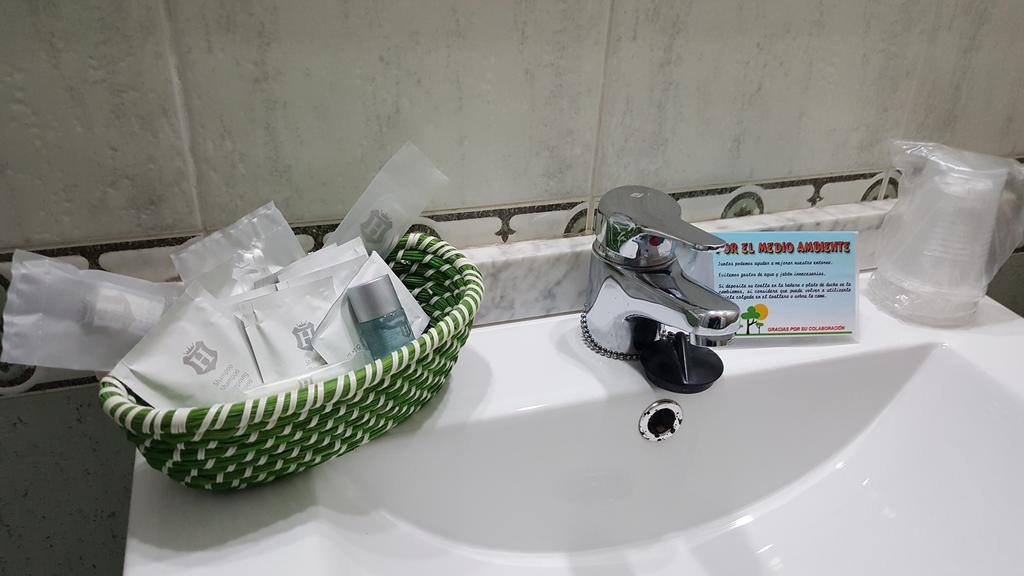 Hostal El Parque San Martín de la Vega Екстериор снимка