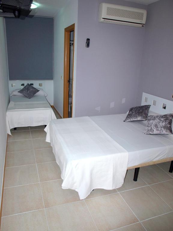 Hostal El Parque San Martín de la Vega Екстериор снимка