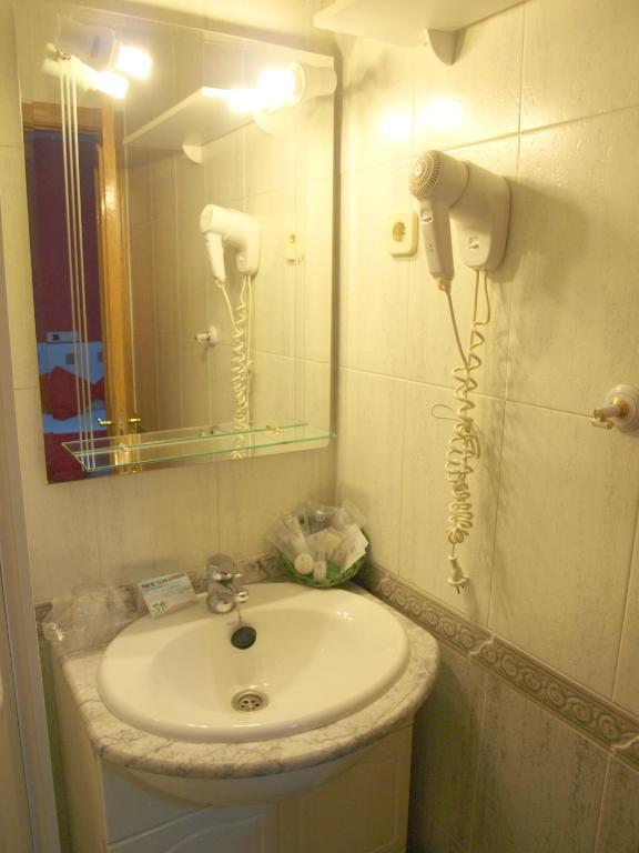 Hostal El Parque San Martín de la Vega Екстериор снимка