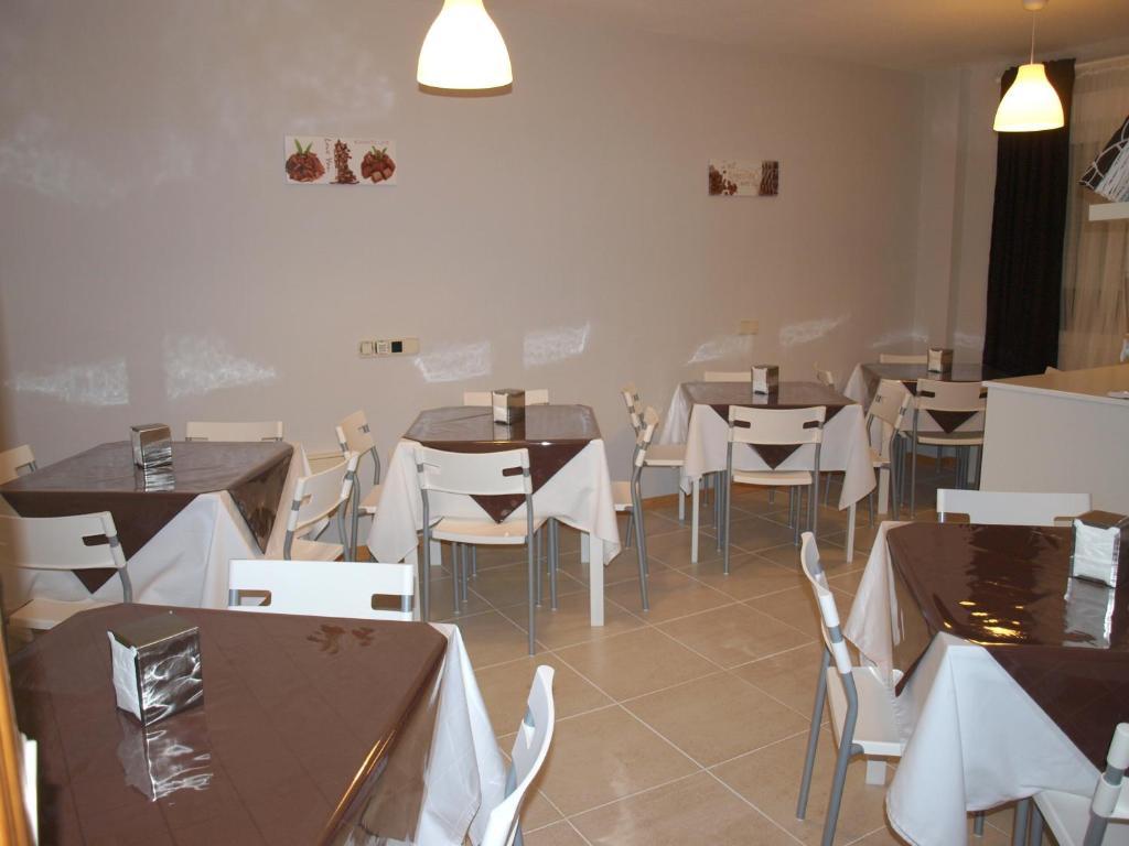 Hostal El Parque San Martín de la Vega Екстериор снимка
