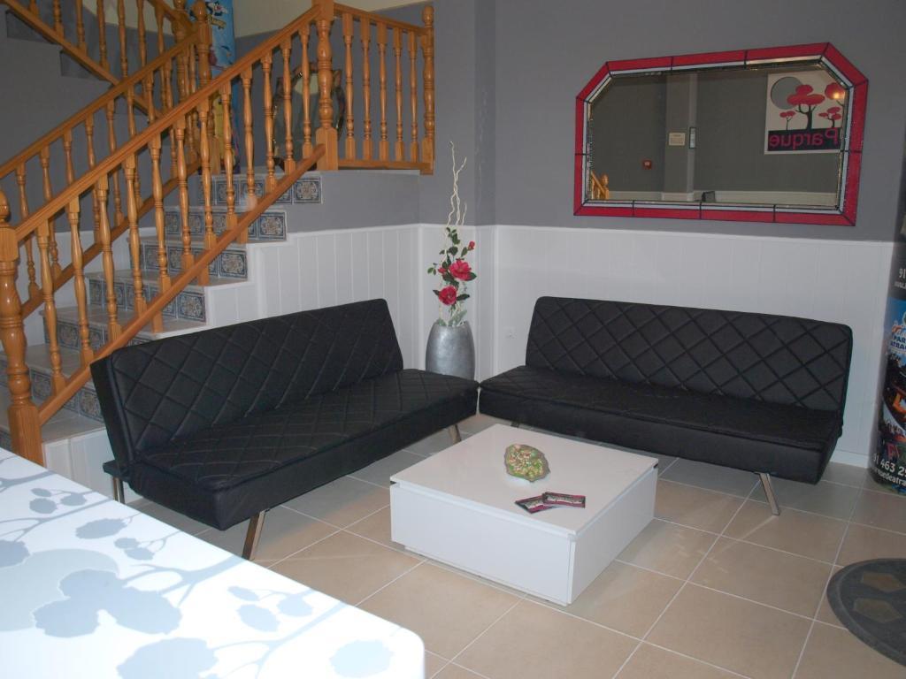 Hostal El Parque San Martín de la Vega Екстериор снимка